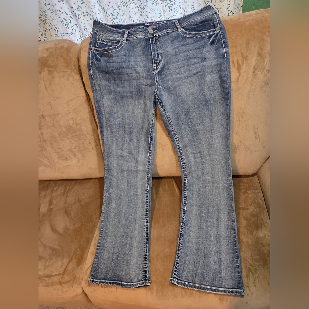 WallFlower Feisty Curvy Bootcut Jeans Size 17 Regular Low Rise Stretch Denim